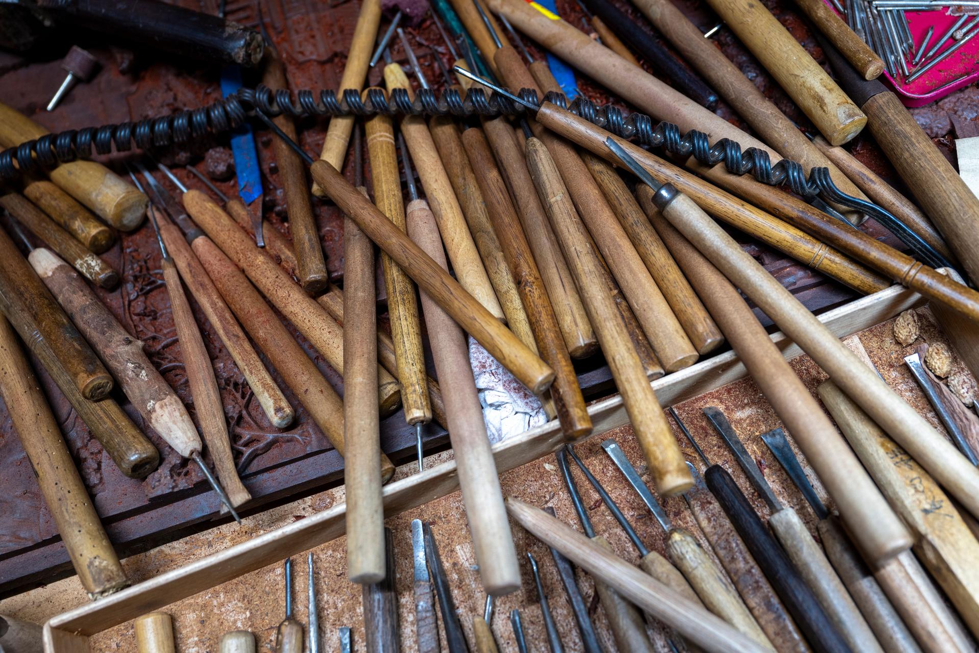 The carving tools used by woodcarvers